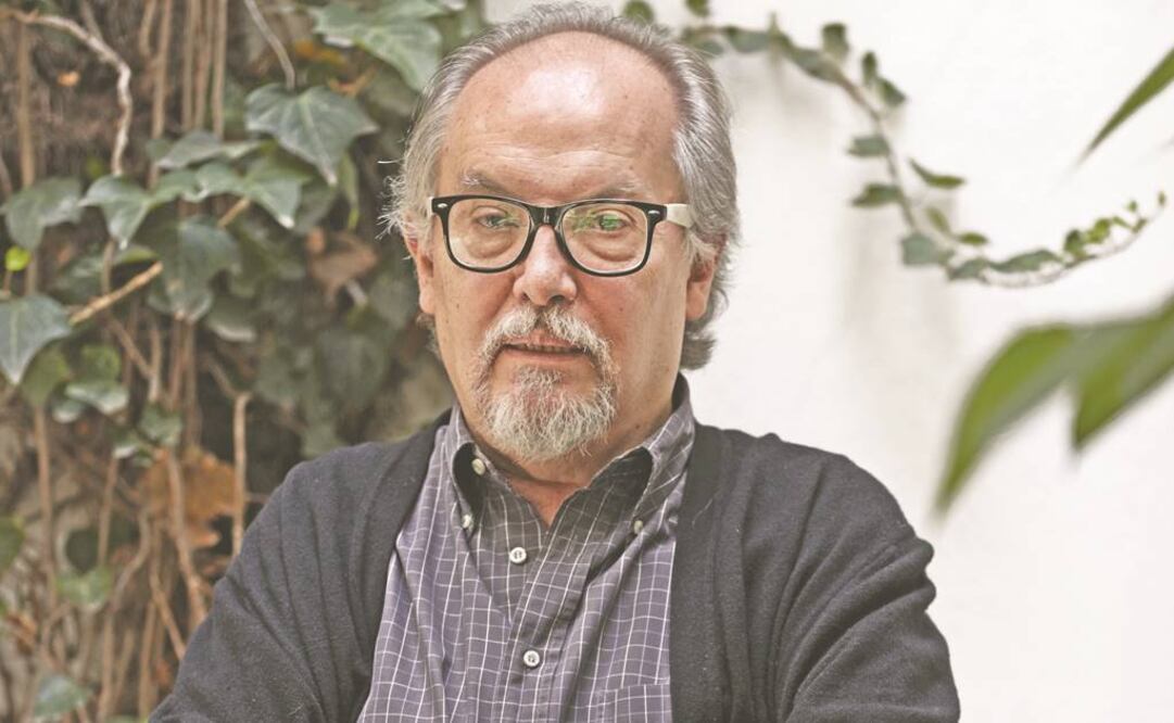 El ensayista Álvaro Uribe crea un panorama completo de su literatura breve. (ALEJANDRA LEYVA. EL UNIVERSAL)