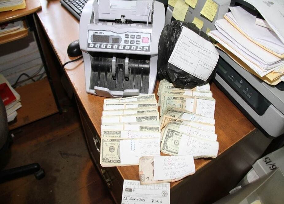 El dinero y el automóvil fueron asegurados y puestos a disposición de la SCRPPA en Sonora (AMALIA ESCOBAR / EL UNIVERSAL)