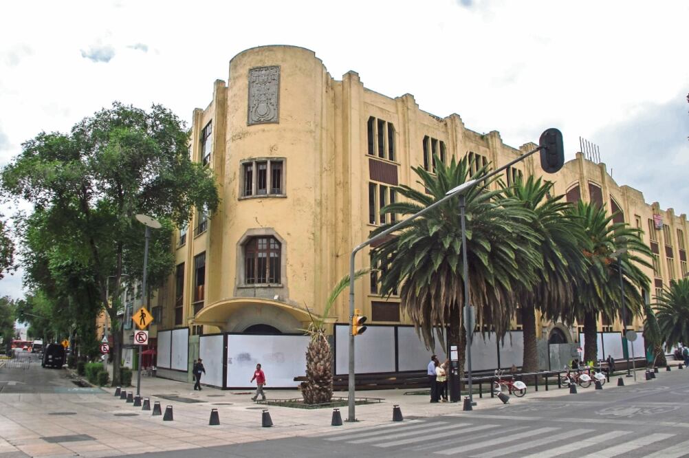 La restauración del Frontón México respetará los lineamientos del INBA al ser un edificio histórico, según autoridades de la CDMX (YADÍN XOLALPA. EL UNIVERSAL)