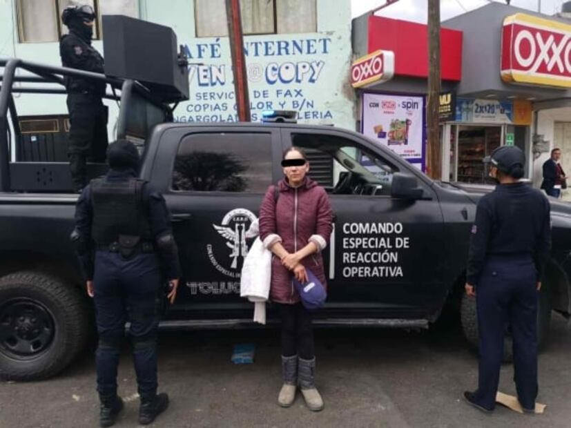 Rescatan a 39 perros y gatos hacinados en una casa en Toluca