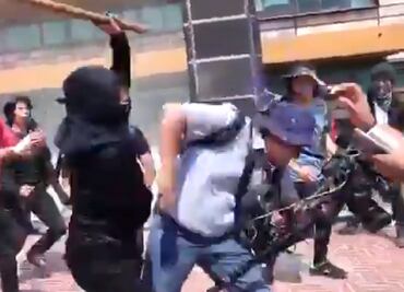 Captan en video otra agresión a periodistas; ahora durante manifestación en CU