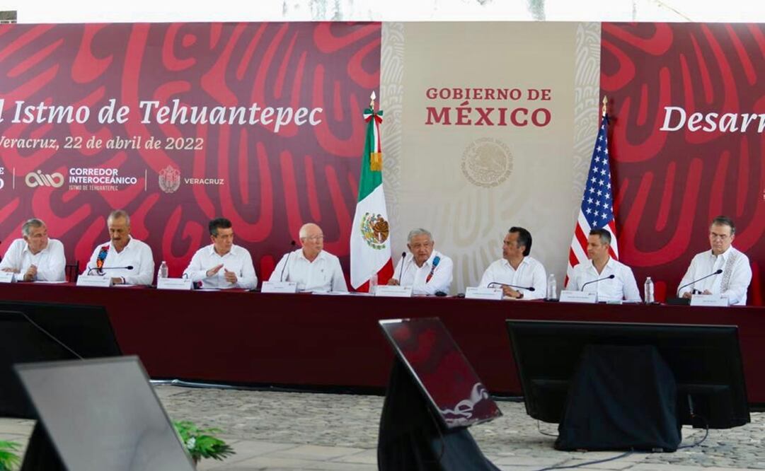 El embajador Ken Salazar acompañó a López Obrador en Veracruz. Foto: Presidencia 