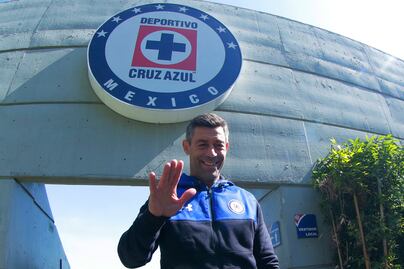 Quiero una estatua al lado de Cantinflas: Caixinha