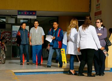 Trabajadores realizan paro en Hospital de Especialidades de Oaxaca