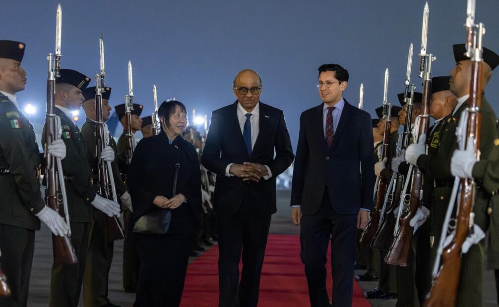 Roberto Velasco, encargado de la SRE ante la licencia del canciller De la Fuente, recibió al presidente de Singapur, Tharman Shanmugaratnam. Foto: Especial