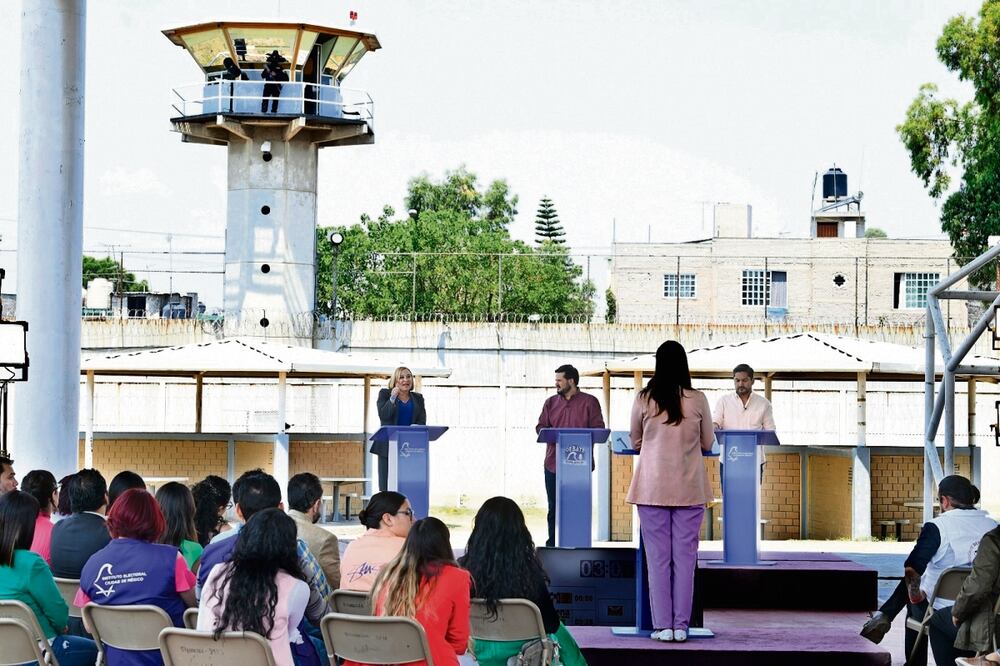 Como una forma de preparar el voto en prisión, que será del lunes 6 al viernes 10 de mayo, el viernes se llevó a cabo un debate entre representantes de las alianzas Morena-PT-PVEM, la del PAN-PRI-PRD y MC. Foto: especial