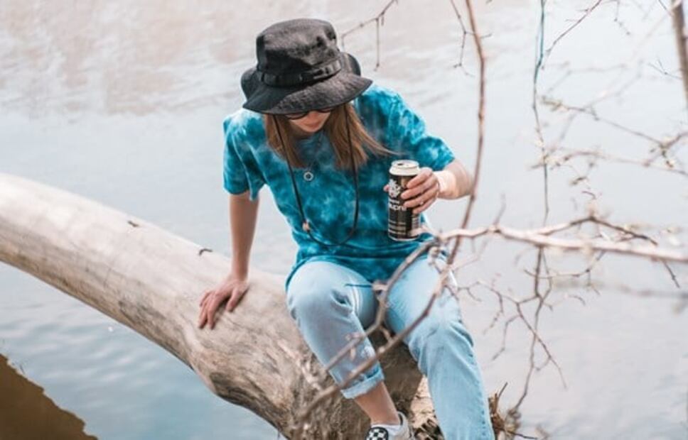 Cómo hacer tie-dye para transformar tu ropa