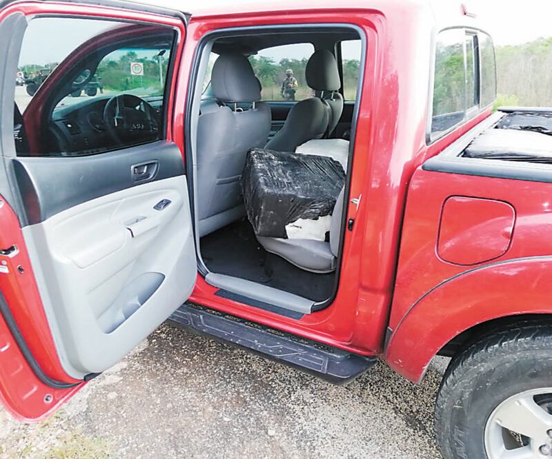 a Sedena informó que en Quintana Roo halló un vehículo en el que había 13 paquetes de droga que pesaban 30 kilogramos cada uno. ESPECIAL