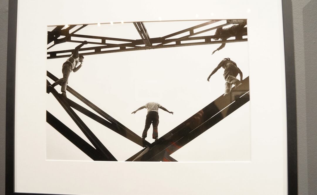 El fotógrafo mexicano Enrique Metinides expone en una conocida galería londinense imágenes en blanco y negro que reflejan la tragedia humana. 