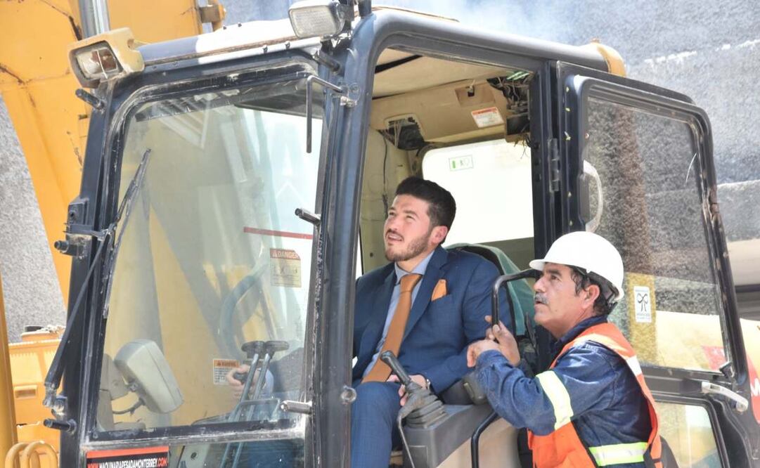 El Director de Metrorrey explicó que los trabajos contemplan mejoras como la modernización de fachadas, elevadores, escaleras eléctricas y espacios públicos.  Emilio Vásquez. EL UNIVERSAL