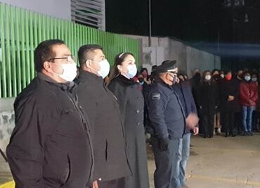 Policías municipales exigen mejoras laborales en toma de protesta de alcaldesa de Amecameca