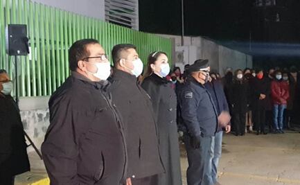 Policías municipales exigen mejoras laborales en toma de protesta de alcaldesa de Amecameca