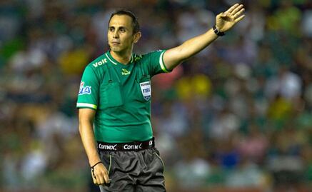 Luis Enrique Santander será el árbitro para la vuelta de las semifinales entre Rayados y Tigres