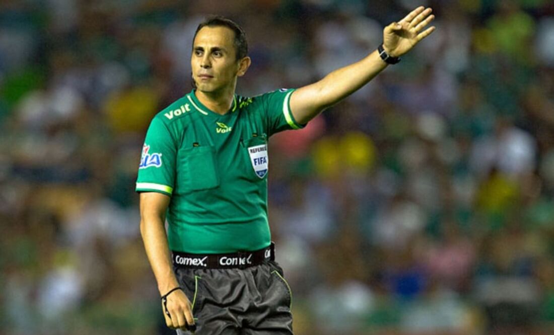 Santander será el árbitro central del Clásico Regio / Foto: Especiales