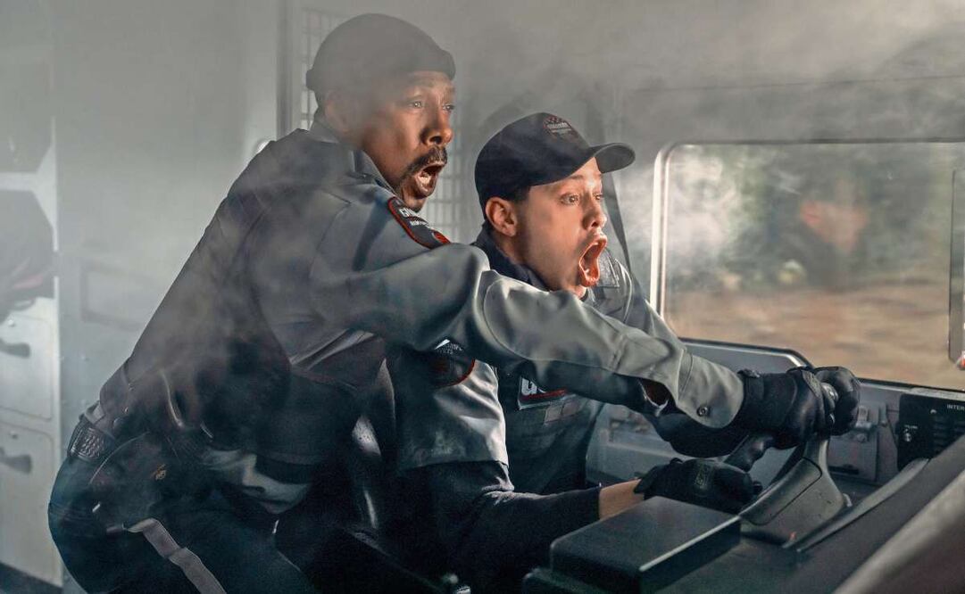 Murphy y Davidson interpretan a dos conductores que son emboscados por unos maleantes mientras intentan transportar un importante botín. Foto: Prime Video