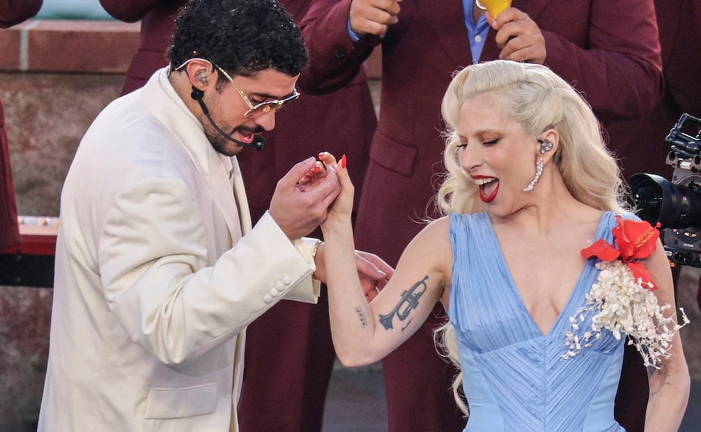 Bad Bunny puso a bailar a Lady Gaga en el medio tiempo del Super Bowl. Foto:  EFE