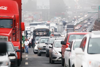 Familiares de acusado de triple homicidio bloquean carretera en Juchitán