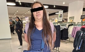 Detienen a una mujer por robo en tienda departamental en BJ; le hallan presunta credencial como trabajadora de la FGJ