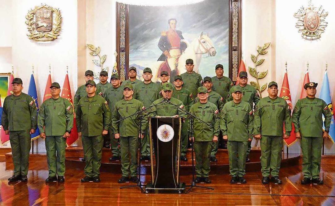 El ministro de Defensa de Venezuela, general Vladimir Padrino, dijo el lunes que las fuerzas armadas reconocerán a Maduro como presidente el día de la investidura. Foto: AFP