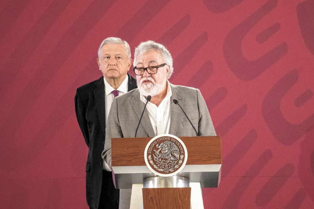 Alejandro Encinas, subsecretario de Derechos Humanos de la Segob, acompañado de Andrés Manuel López Obrador, dijo que el programa de resguardo para periodistas requiere un rediseño y mayor presupuesto. Foto: GERMÁN ESPINOSA. EL UNIVERSAL