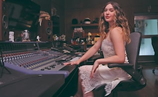 Mía Rubín fluye entre la marea mediática