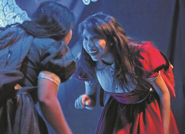 El teatro se llena de historias de “brujas”