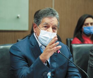 Chocan por recorte de regidores