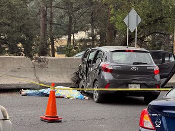 Mujer muere tras choque en carretera federal México–Toluca, en alcaldía Cuajimalpa; dos hombres resultan lesionados