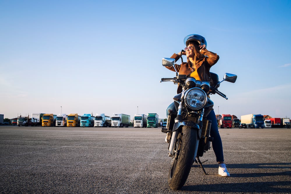 El reemplacamiento de motos no es lo mismo que el emplacamiento de motos. Foto: Freepik