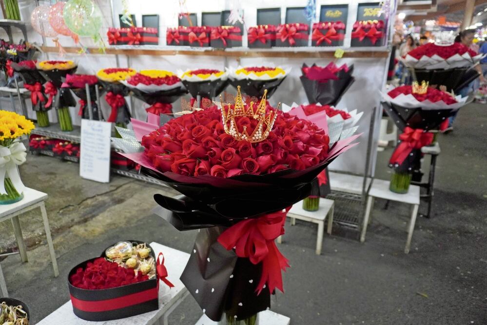 Entre más exuberante sea el ramo buchón, mejor, dicen vendedores del Mercado de Jamaica. Foto: Diego Prado | El Universal