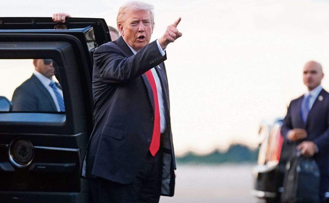 El presidente Donald Trump, antes de abordar el Air Force One, en West Palm Beach, Florida, rumbo a Washington. Foto: Manuel Balce Ceneta / AP