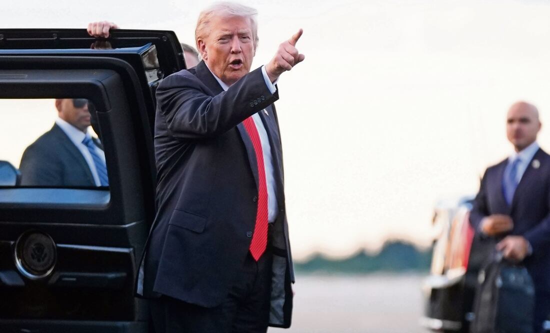 El presidente Donald Trump, antes de abordar el Air Force One, en West Palm Beach, Florida, rumbo a Washington. Foto: Manuel Balce Ceneta / AP