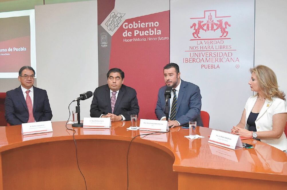 El gobernador de Puebla, Miguel Barbosa, participó en la presentación de la agenda institucional “De la reflexión a la acción”. Foto: ESPECIAL