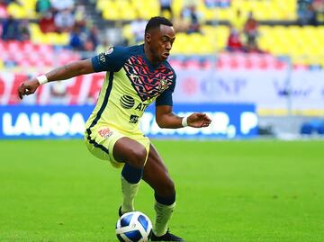 Renato Ibarra fue operado con éxito