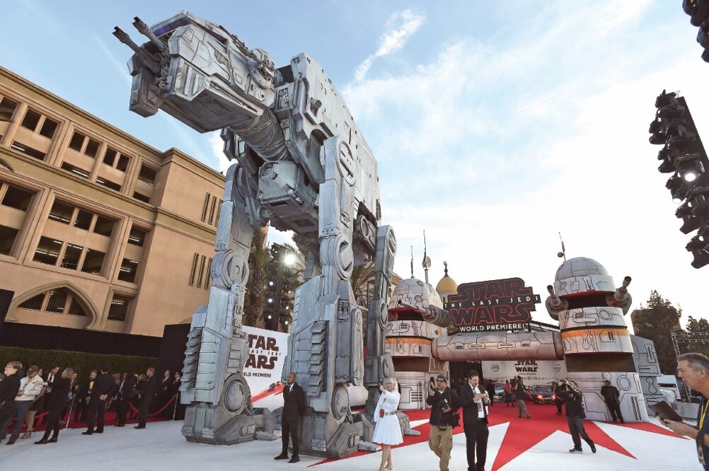 Así lució la entrada, con un enorme transporte AT-M6. Foto: REUTERS Y AP