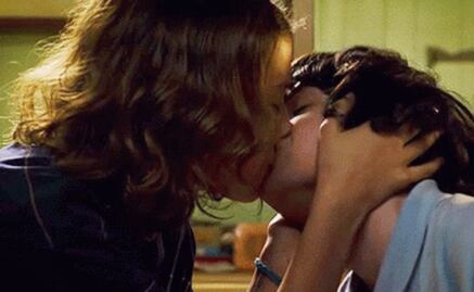 Millie Bobby Brown revela qué tal besa su coestrella Finn Wolfhard de "Stranger Things"