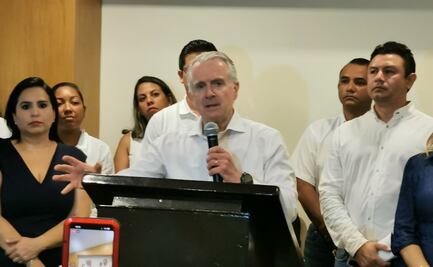 "Verá la reacción de los padres"; Creel reta a AMLO a continuar con la distribución prohibida de los libros de texto 