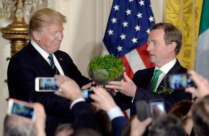 Trump celebra con primer ministro irlandés el Día de San Patricio