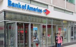 Bank of America logra acuerdo provisional por caso Epstein; ignoró transacciones de millones de dólares, acusan víctimas