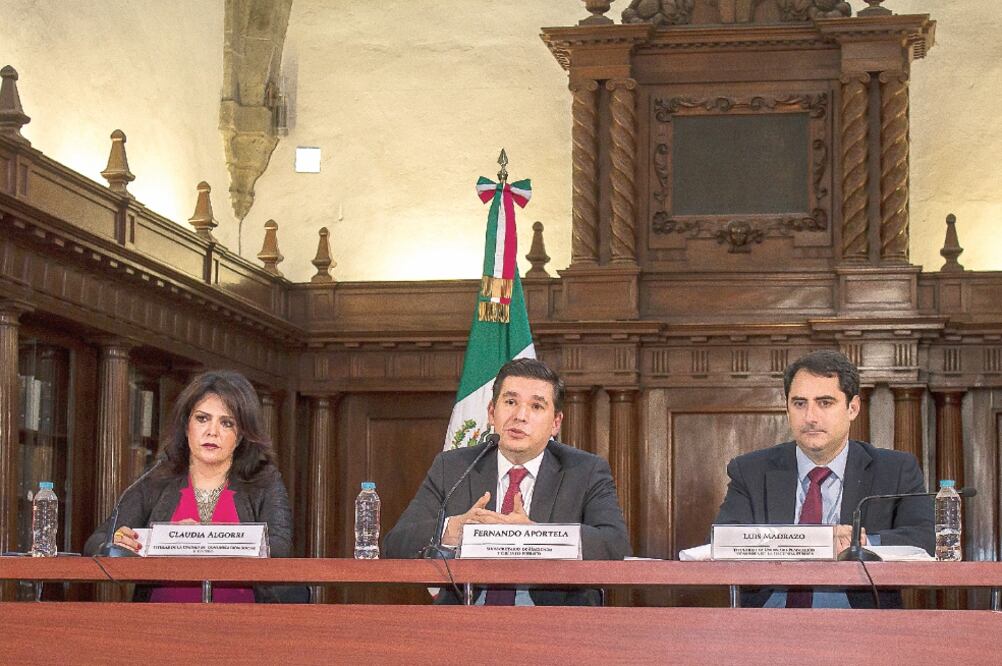 Durante la conferencia ofrecida en Palacio Nacional, Fernando Aportela explicó que para la modificación a la baja del crecimiento económico se tomaron en cuenta las revisiones del FMI y el menor dinamismo de la economía en EU (ARELI MARTÍNEZ)