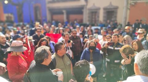 Trabajadores hacen mitin fuera de la Secretaría de Cultura