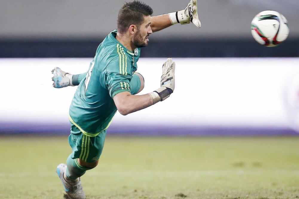 El arquero madridista se lució en el amistoso contra los italianos en Shanghai (ALY SONG. REUTERS)