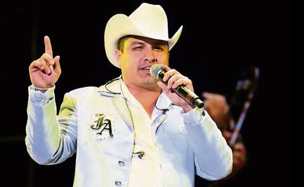 "No me puedo achacar ese chaleco de ser el padrino de Nodal": Julión Álvarez