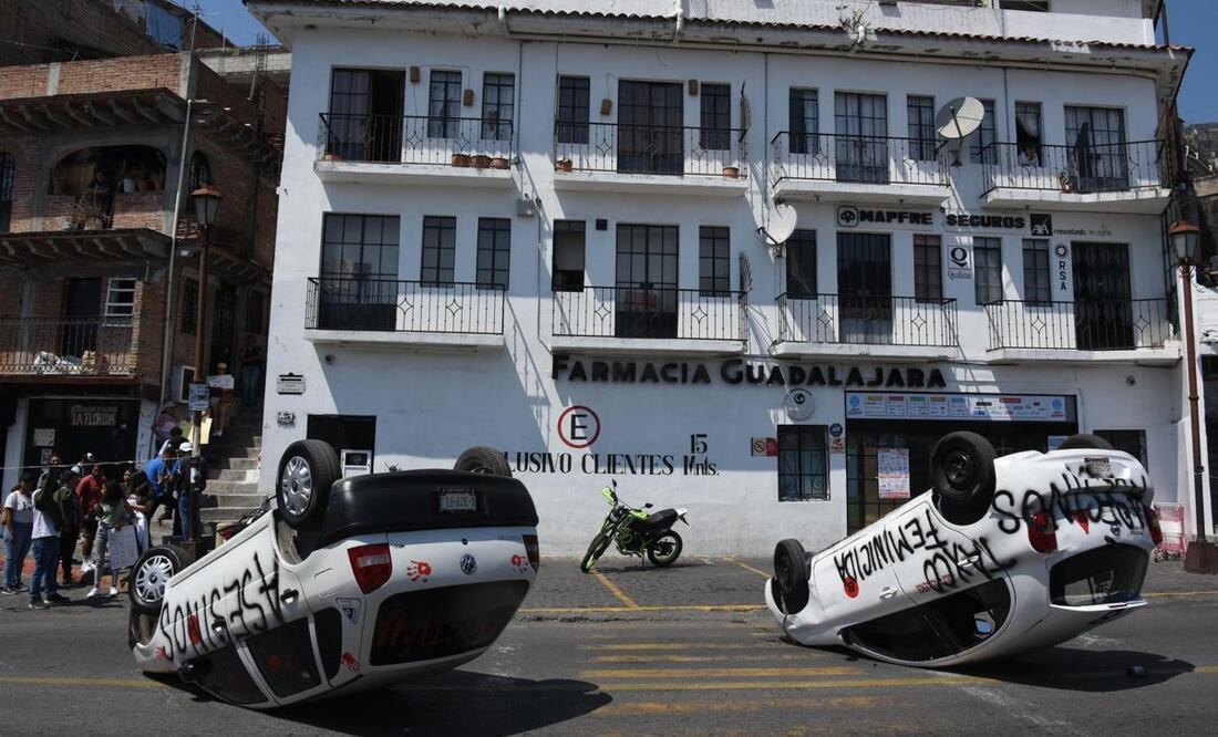 Familiares, amigos y vecinos de Camila mantienen un bloqueo en la avenida Los Plateros. Foto: Salvador Cisneros / EL UNIVERSAL