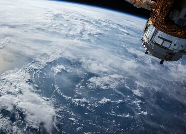 Pentágono afirma que Rusia lanzó un arma espacial en la trayectoria de un satélite de EU