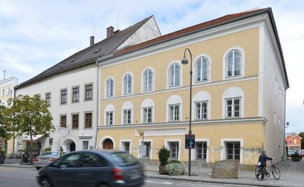 Pelean por la casa natal de Adolf Hitler