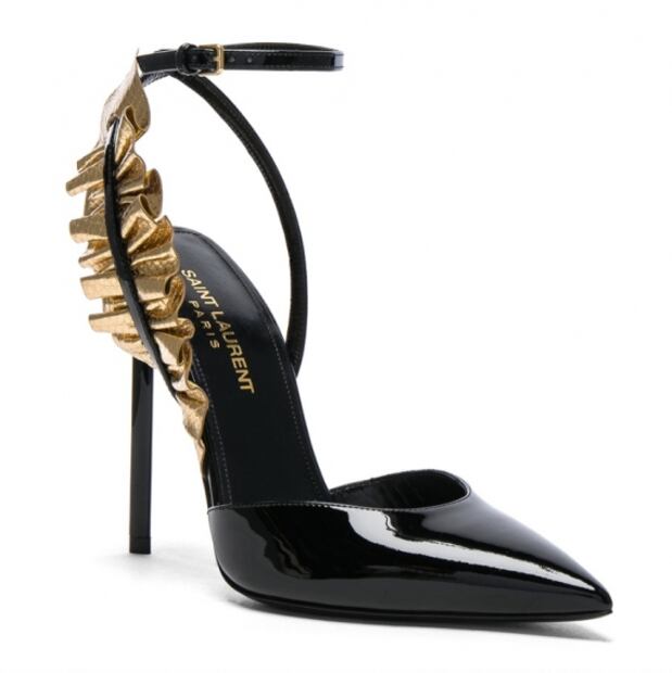 Salma Hayek luce fabulosa en traje de gatúbela