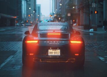 La curiosa historia de la tercera luz de freno en los autos