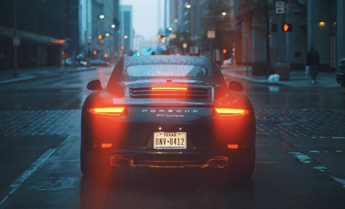 La curiosa historia de la tercera luz de freno en los autos