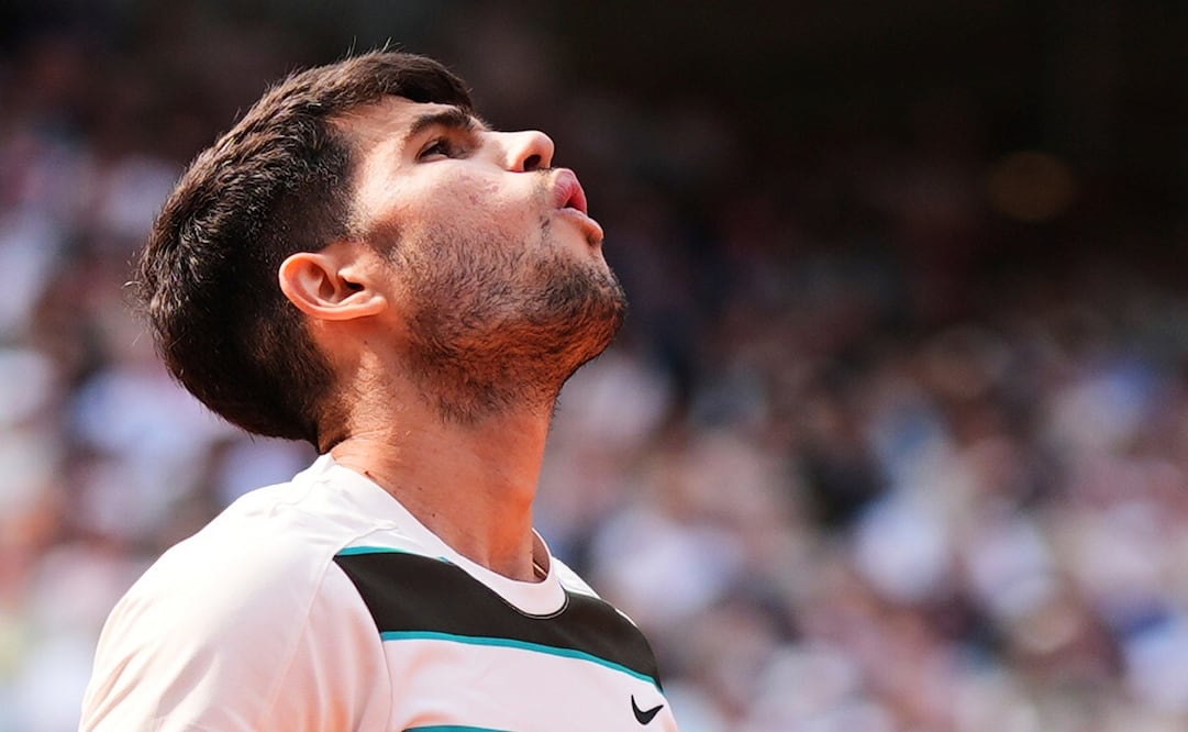 Carlos Alcaraz se retira de Wimbledon por lesión. FOTO: AP